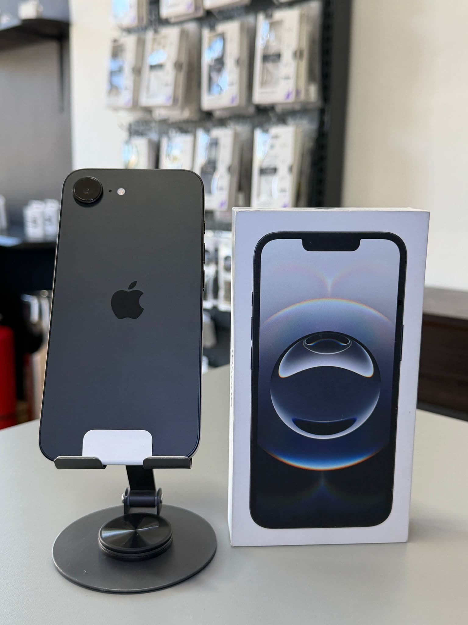 iPhone 16e, Black, 128GB